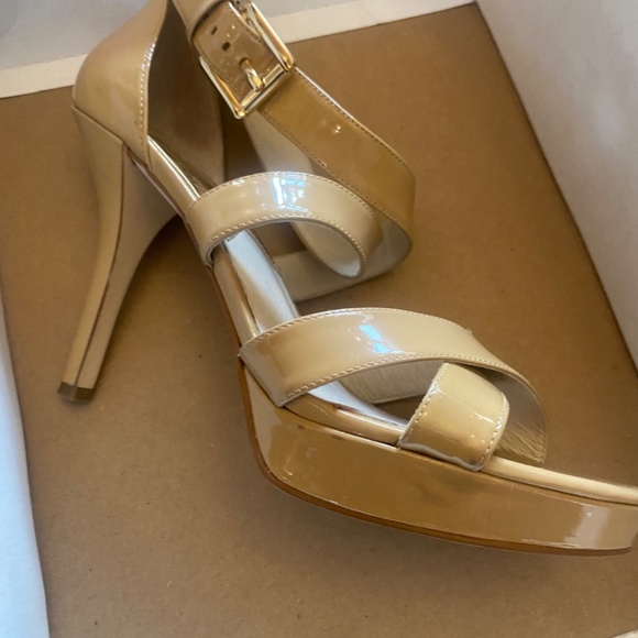 Michael Kors Strappy Sandals Size 8 - Picture 2 of 4